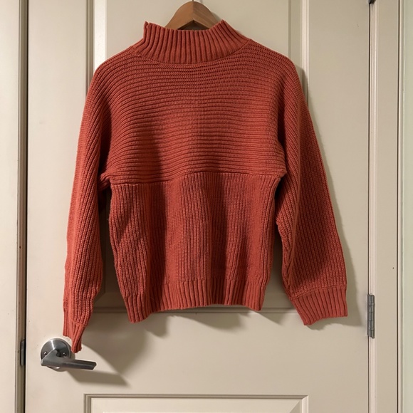 Twik Salmon Sweater (size M) - Picture 2 of 4